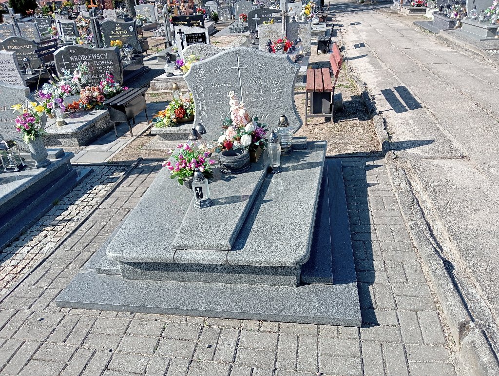 Grób Mikołaj Barna