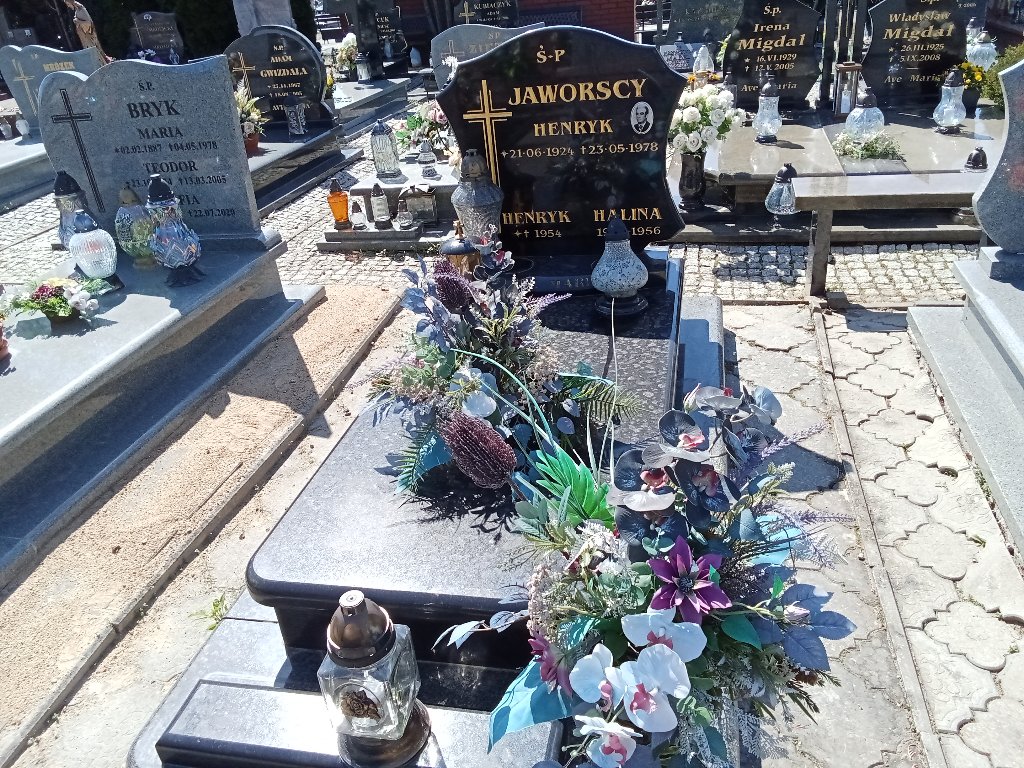Grób WŁADYSŁAWA JAWORSKA